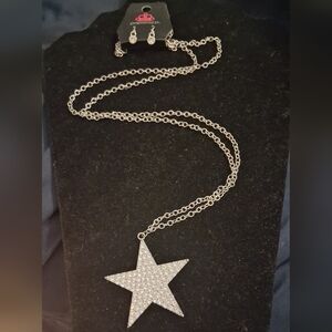 *NWT* PAPARAZZI *CLEARANCE* Long Silver Crystal Star Statement Necklace